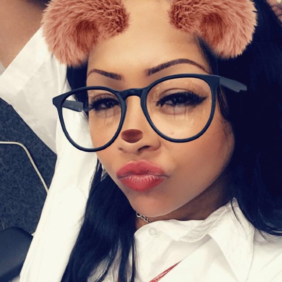 Meet your Posher, Raynetta - Picture 2 of 2